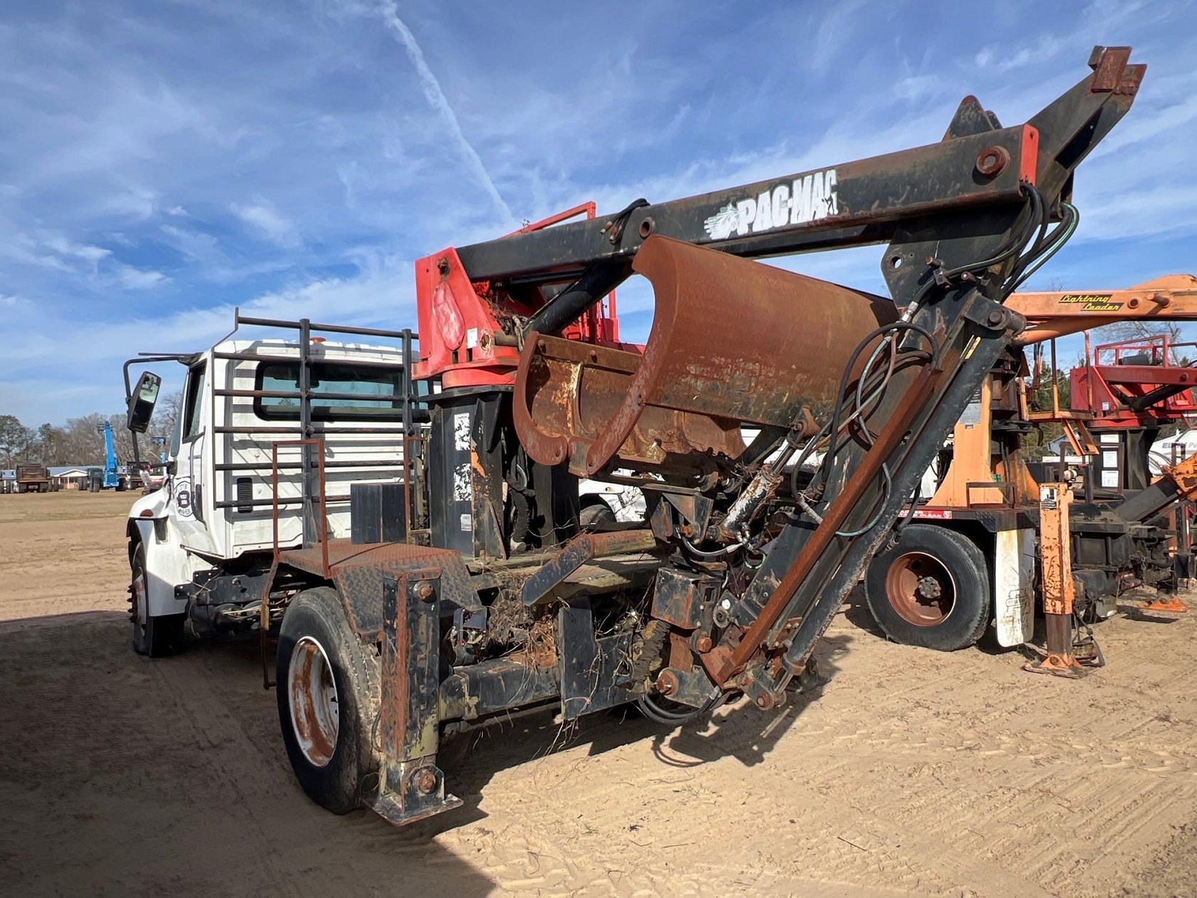 Pack Inop (INOP) 2004 INTERNATIONAL 4300 SBA TRUCK TK